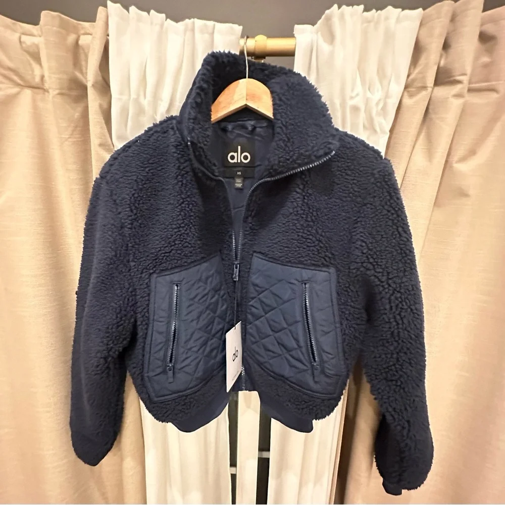 ALO Yoga NWT Women's Edge BomberJacket in Navy - Picture 4 of 13